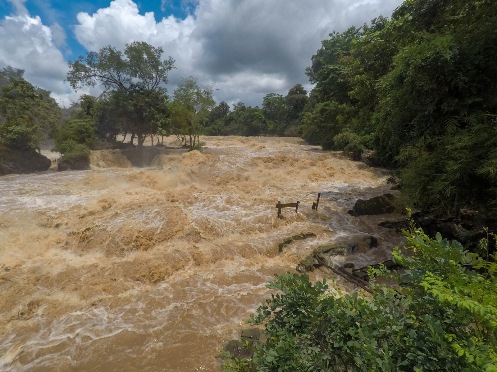 Khonephapheng Waterfall 01